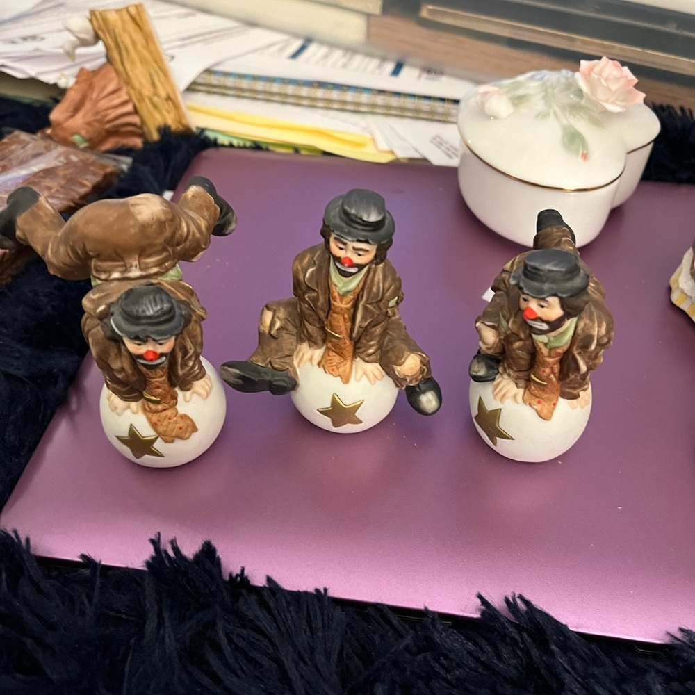 Emmett kelly figurines. 3